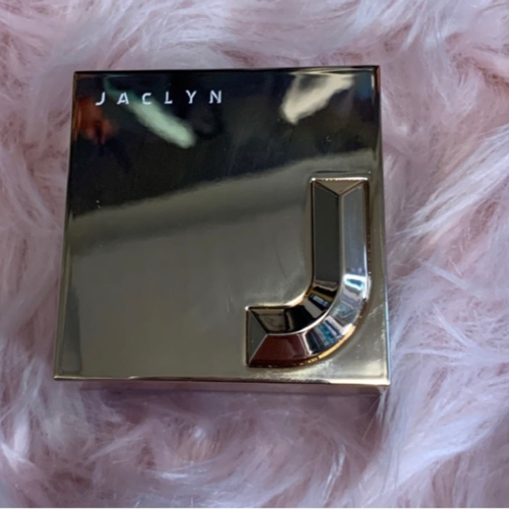 Jaclyn Hill luminous powder (Dew Me)